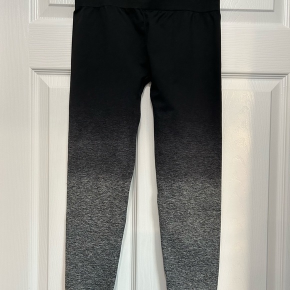 Gymshark ombré leggings. Size large. Like new! - Picture 5 of 9
